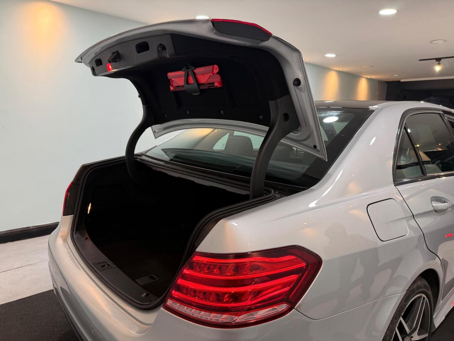 Used Mercedes-Benz E Class 2015 for sale - 77377784: Photo 34