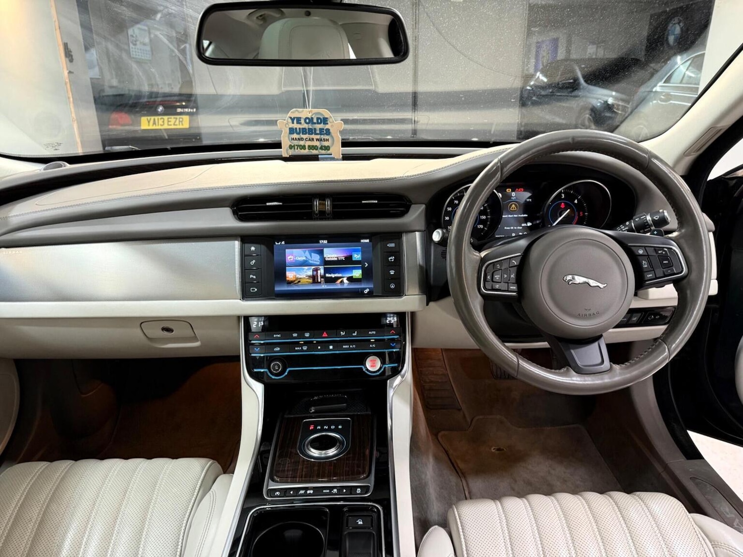 Used Jaguar XF 2017 for sale - 76785059: Photo 17