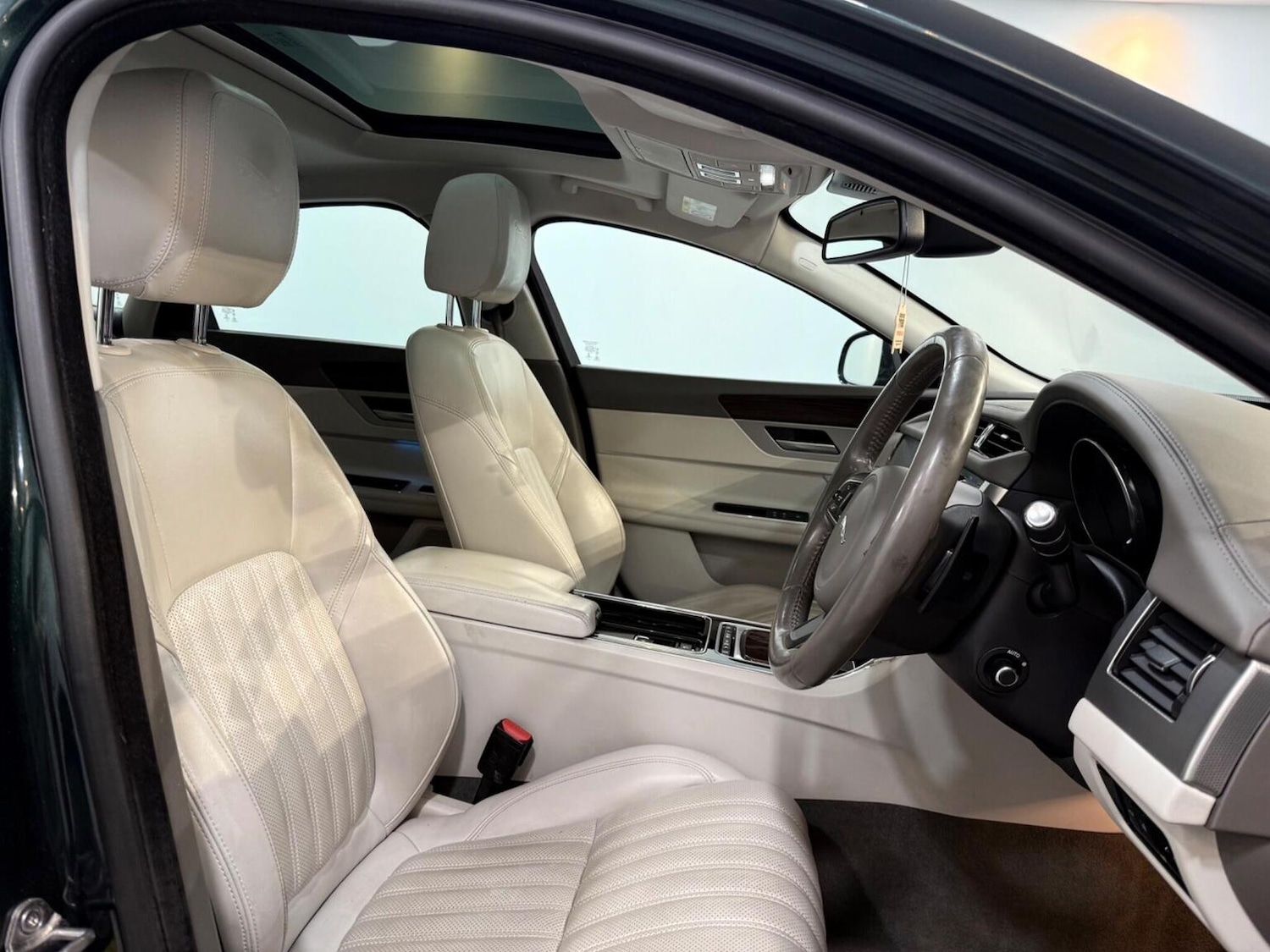 Used Jaguar XF 2017 for sale - 76785059: Photo 18