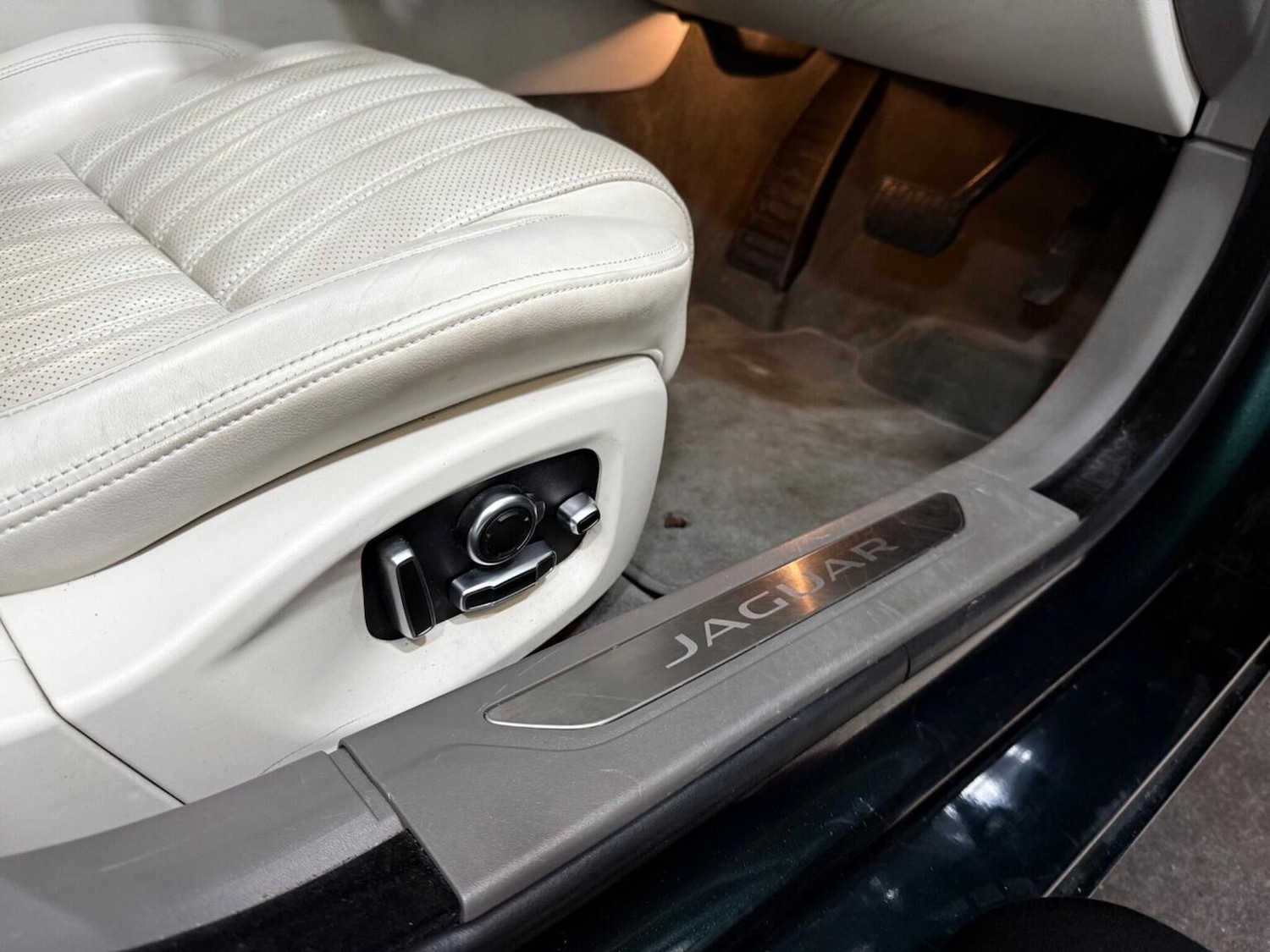 Used Jaguar XF 2017 for sale - 76785059: Photo 30