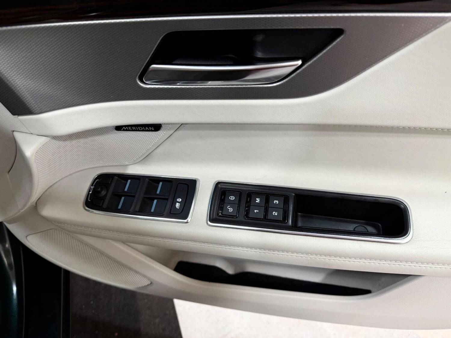 Used Jaguar XF 2017 for sale - 76785059: Photo 32