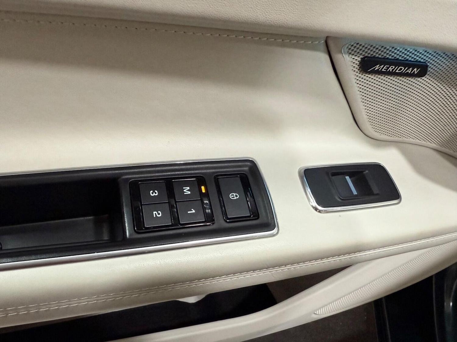 Used Jaguar XF 2017 for sale - 76785059: Photo 33