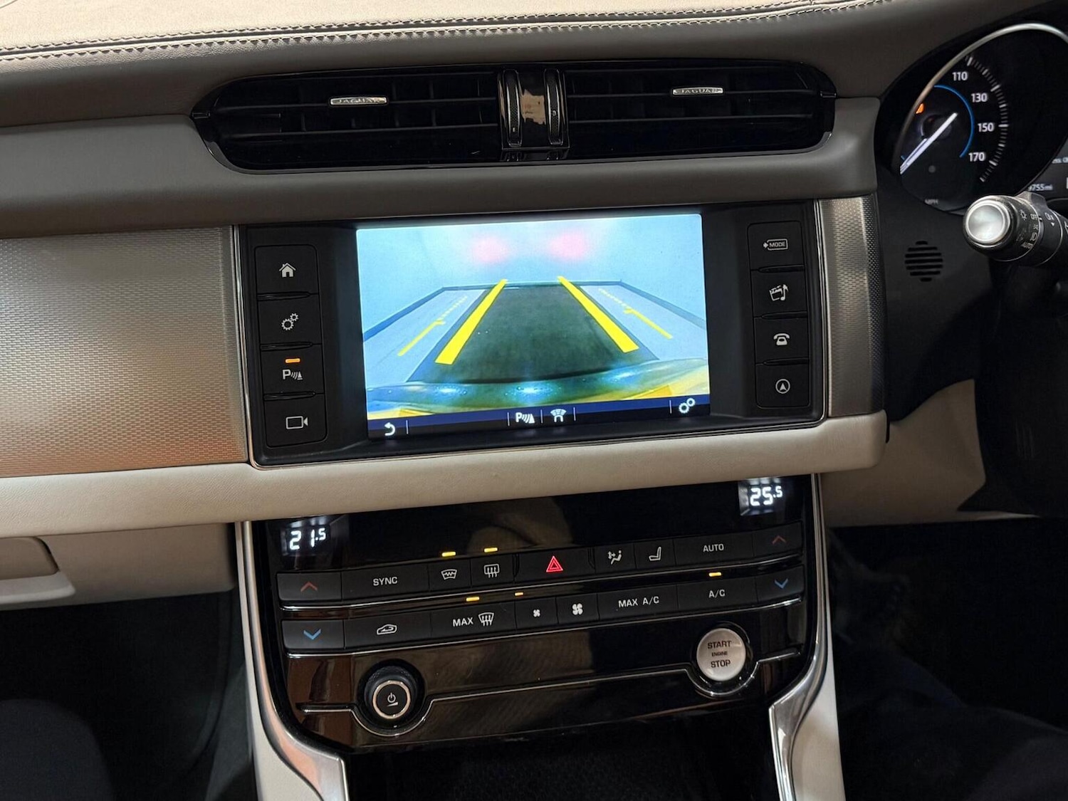 Used Jaguar XF 2017 for sale - 76785059: Photo 34