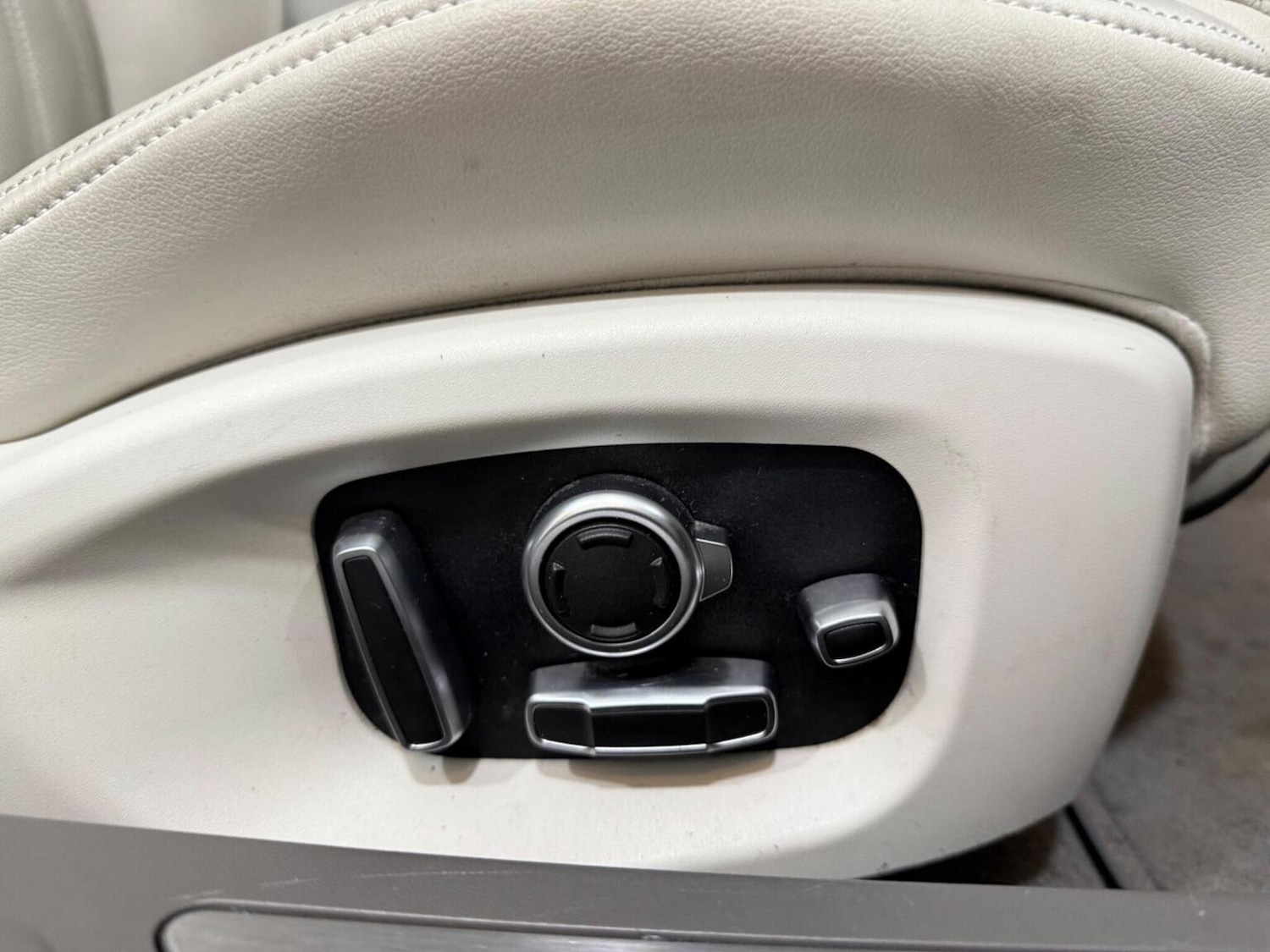 Used Jaguar XF 2017 for sale - 76785059: Photo 35