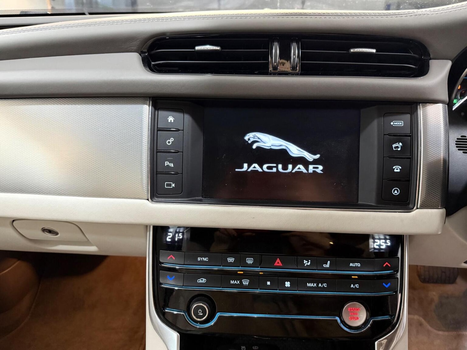 Used Jaguar XF 2017 for sale - 76785059: Photo 36