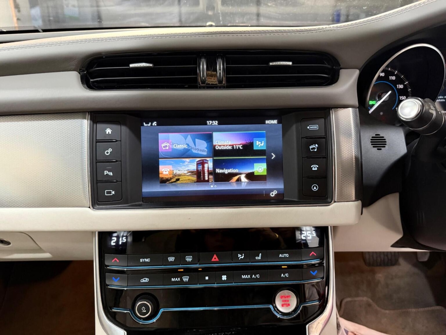 Used Jaguar XF 2017 for sale - 76785059: Photo 37