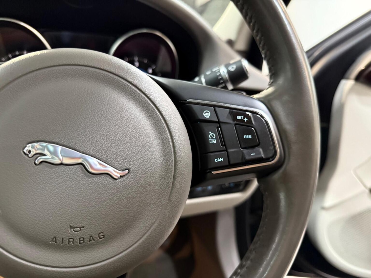 Used Jaguar XF 2017 for sale - 76785059: Photo 39