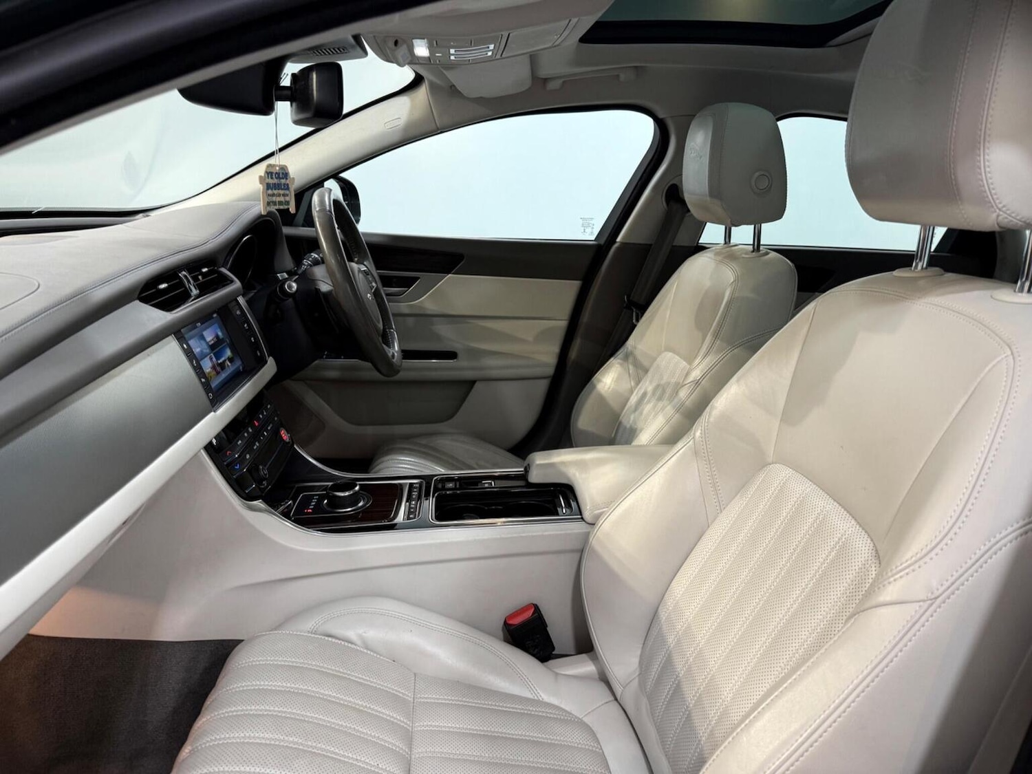 Used Jaguar XF 2017 for sale - 76785059: Photo 42