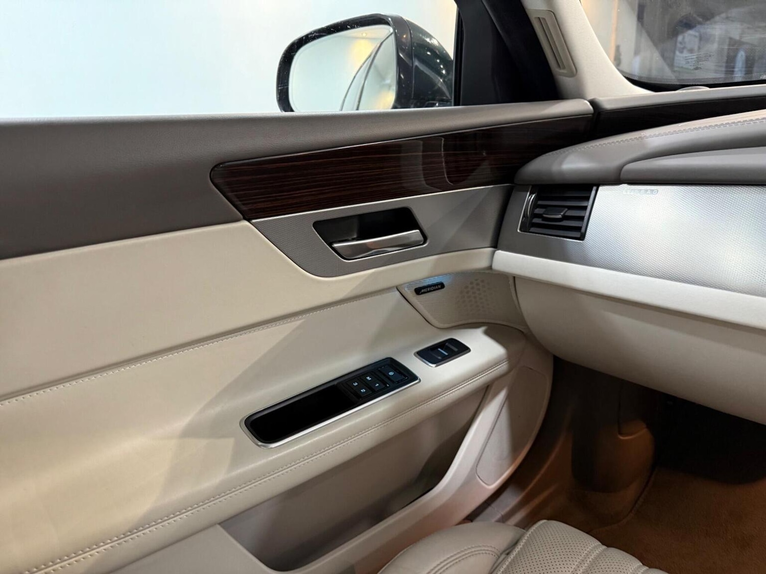 Used Jaguar XF 2017 for sale - 76785059: Photo 46