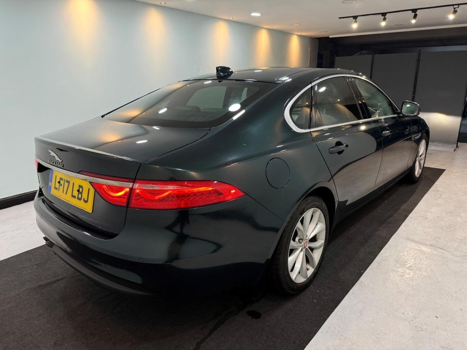 Used Jaguar XF 2017 for sale - 76785059: Photo 5