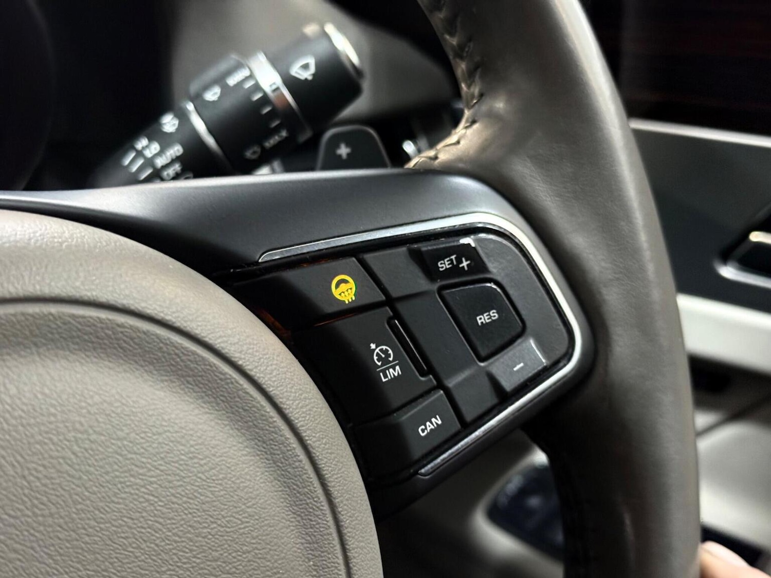 Used Jaguar XF 2017 for sale - 76785059: Photo 9