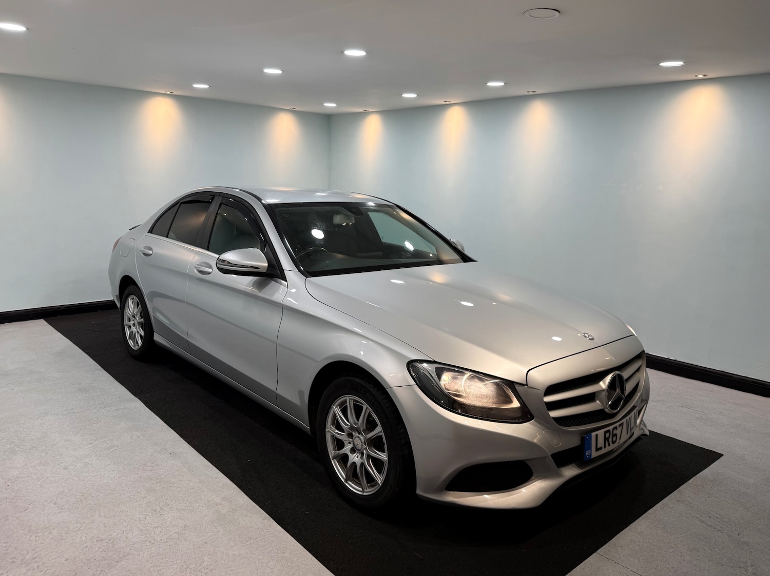 Used Mercedes-Benz C Class 2017 for sale - 76807373: Photo 2