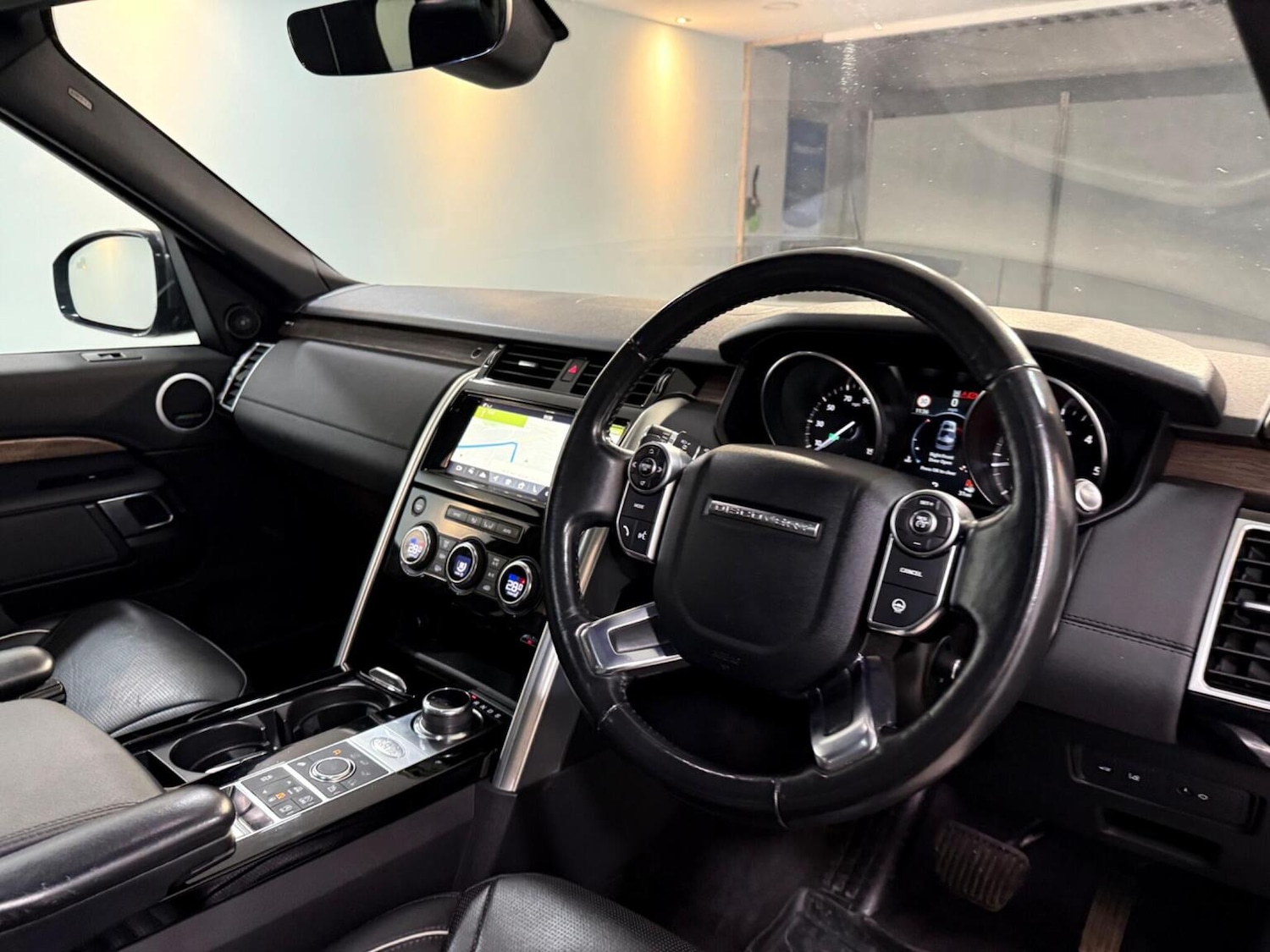 Used Land Rover Discovery 2017 for sale - 77277393: Photo 11