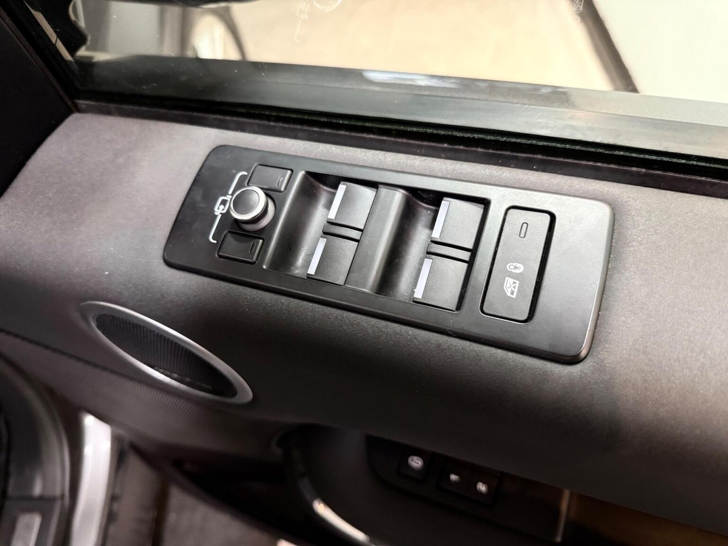 Used Land Rover Discovery 2017 for sale - 77277393: Photo 34