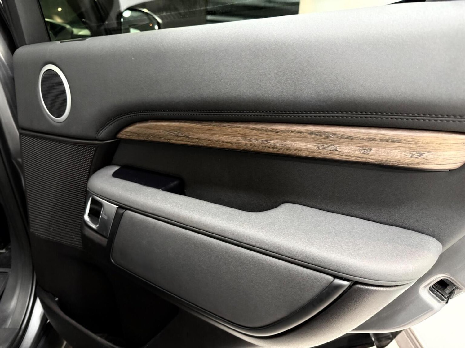 Used Land Rover Discovery 2017 for sale - 77277393: Photo 42