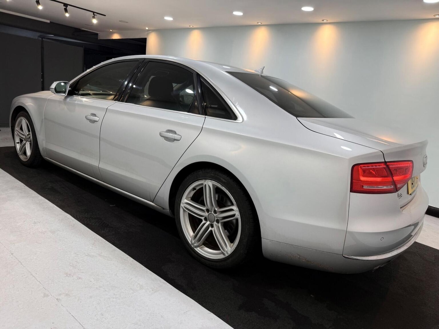 Used Audi A8 2011 for sale - 77173195: Photo 4