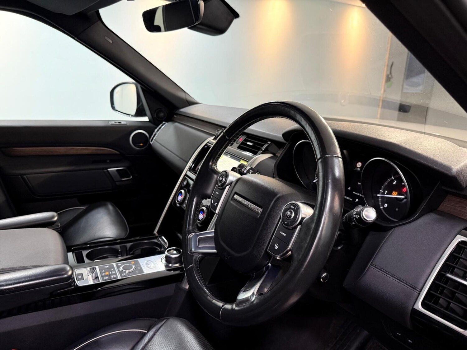 Used Land Rover Discovery 2017 for sale - 77881060: Photo 12