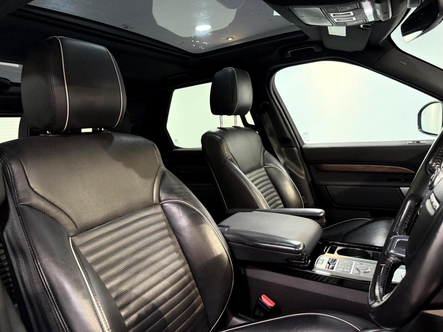 Used Land Rover Discovery 2017 for sale - 77881060: Photo 16