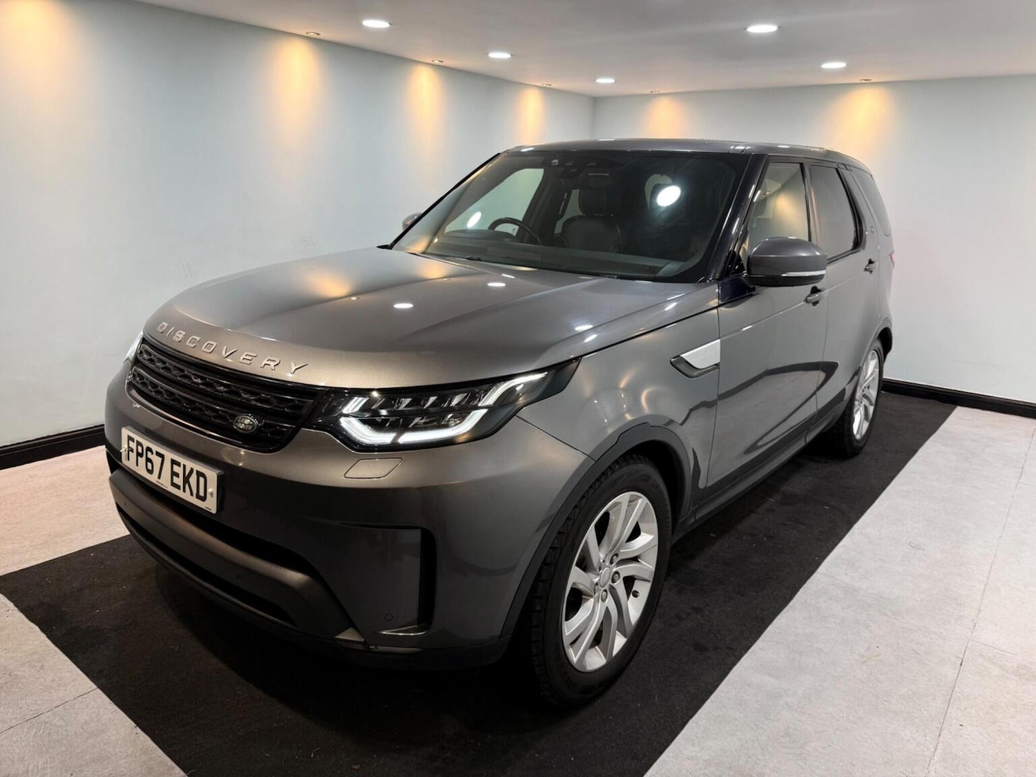 Used Land Rover Discovery 2017 for sale - 77881060: Photo 2