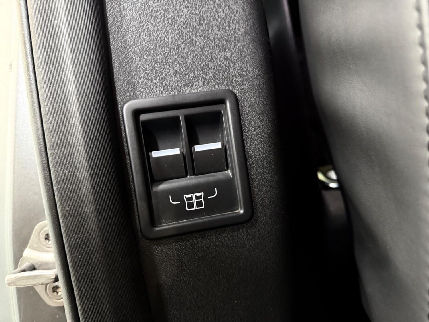 Used Land Rover Discovery 2017 for sale - 77881060: Photo 37