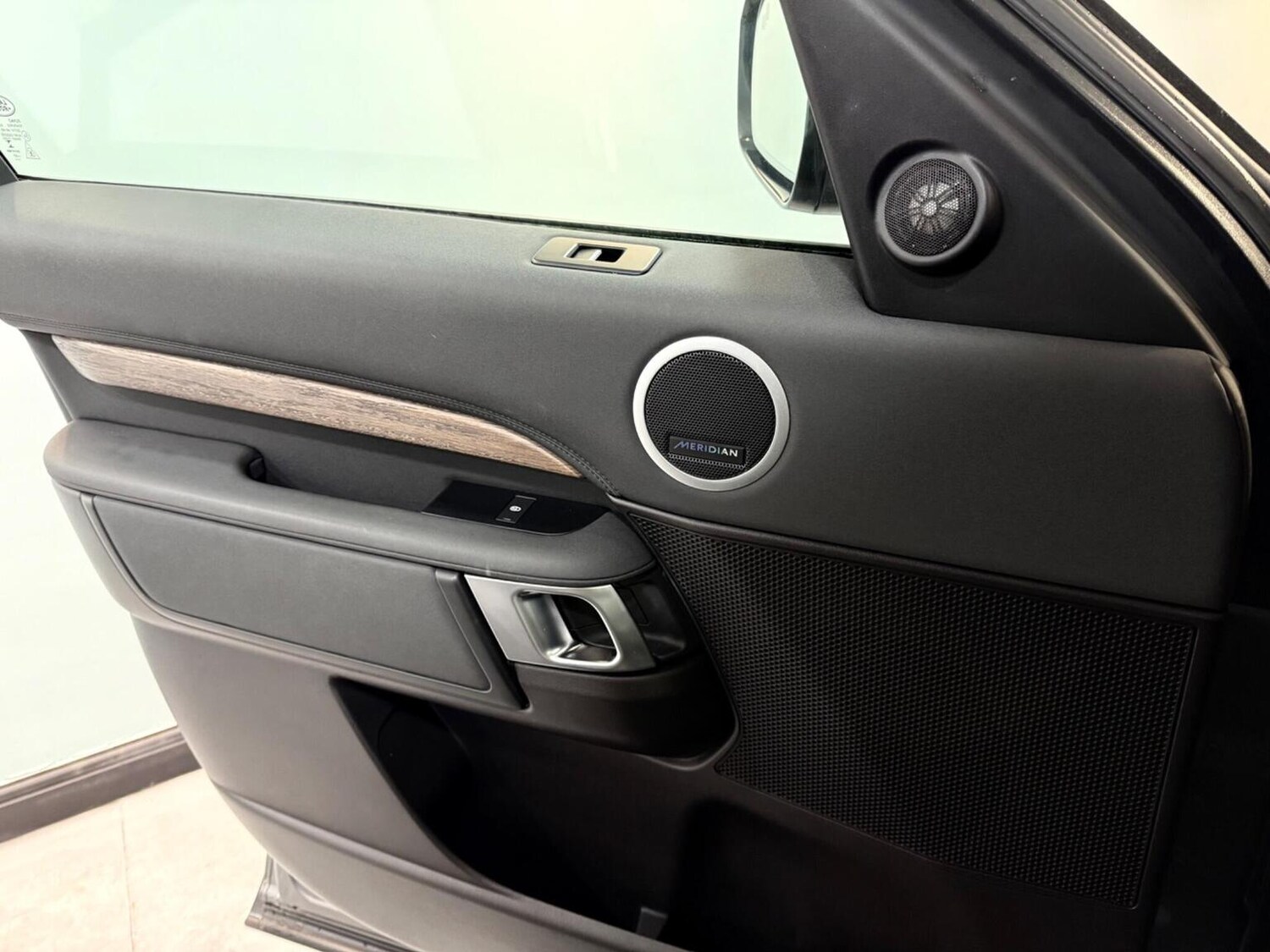 Used Land Rover Discovery 2017 for sale - 77881060: Photo 41