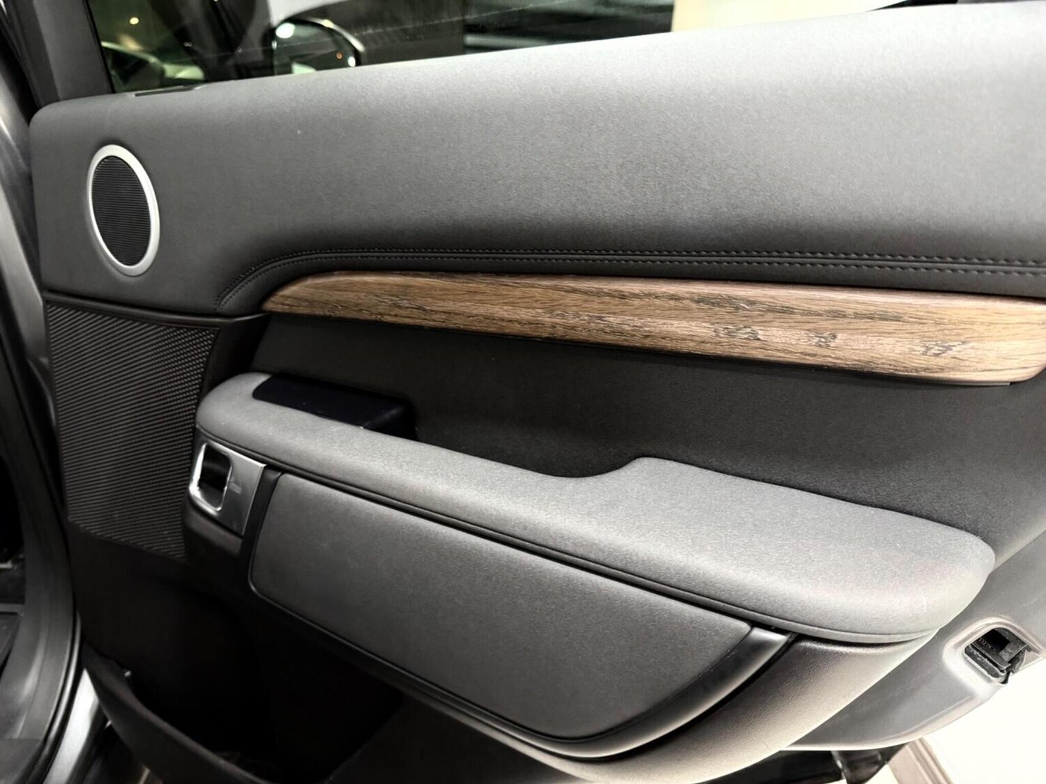 Used Land Rover Discovery 2017 for sale - 77881060: Photo 42