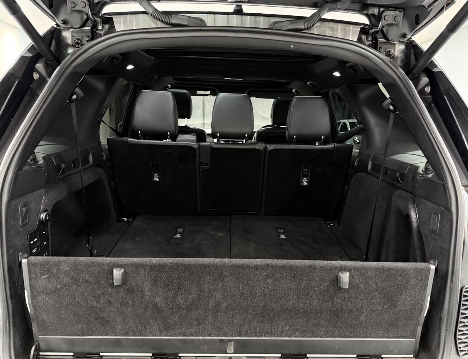 Used Land Rover Discovery 2017 for sale - 77881060: Photo 49