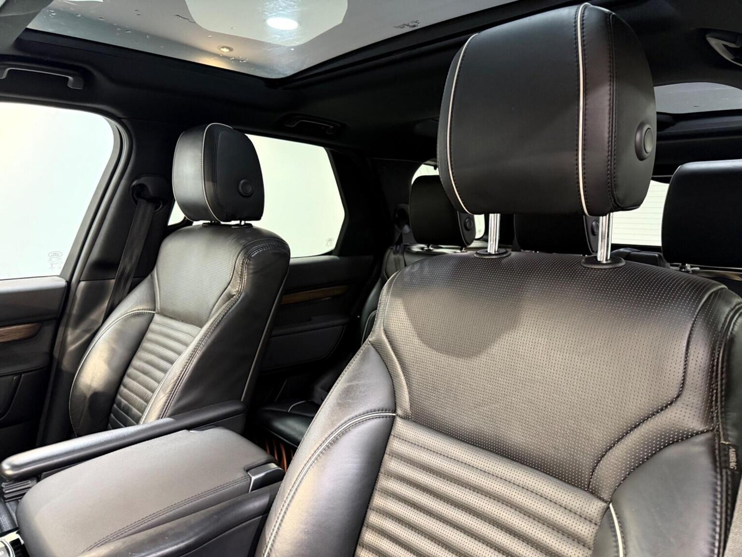 Used Land Rover Discovery 2017 for sale - 77881060: Photo 54