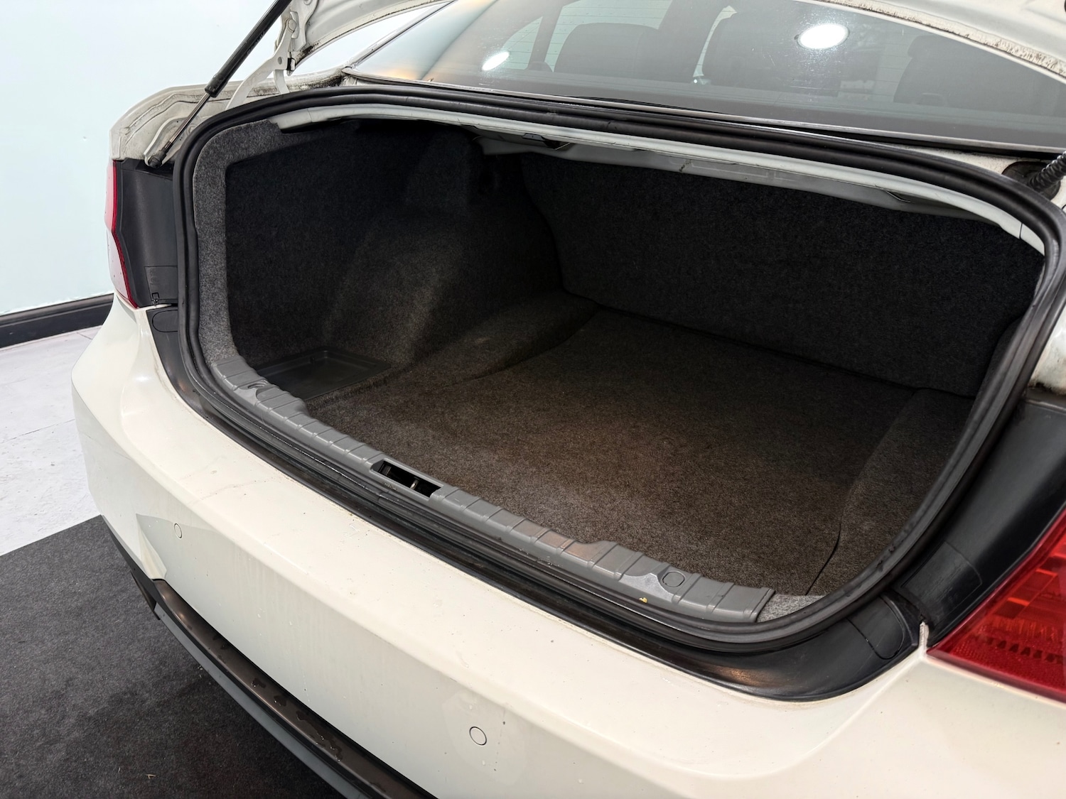 Used BMW 3 Series 2011 for sale - 77261000: Photo 23