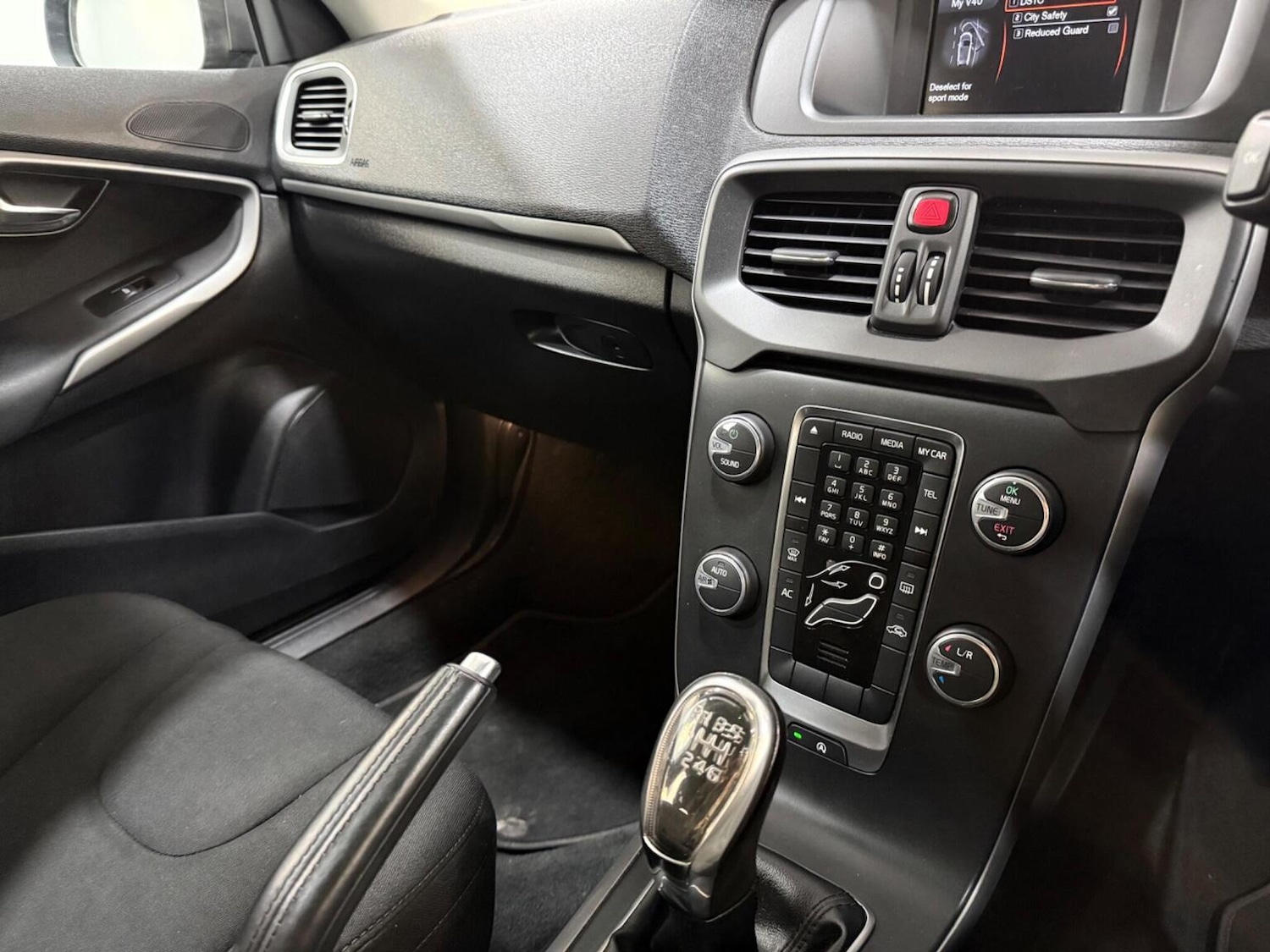 Used Volvo V40 2013 for sale - 78070514: Photo 14