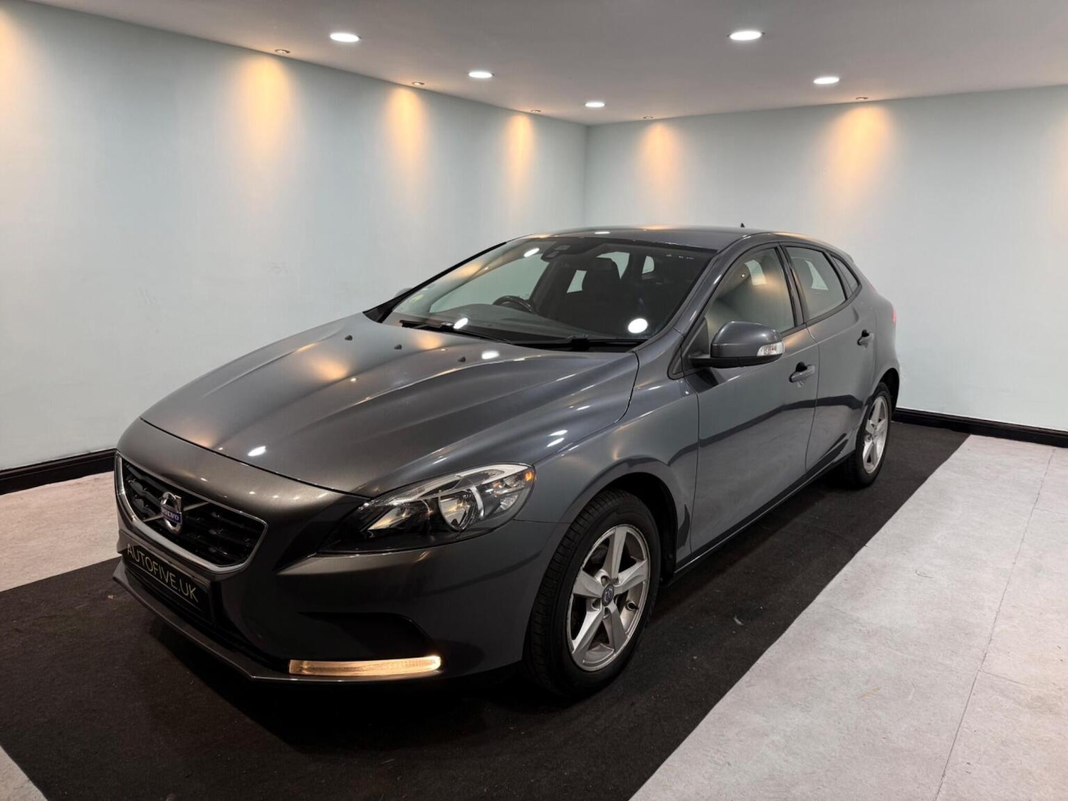 Used Volvo V40 2013 for sale - 78070514: Photo 3