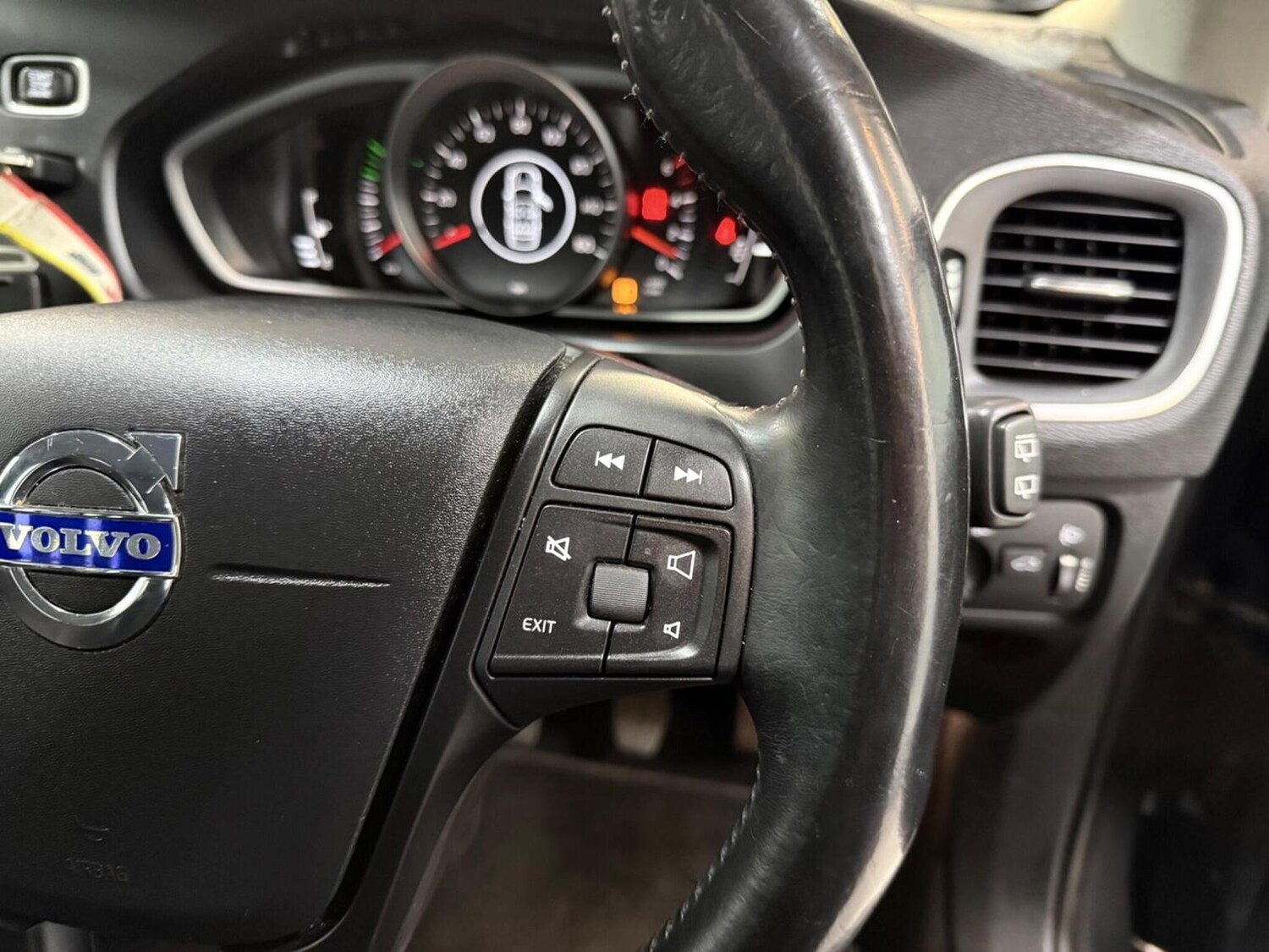 Used Volvo V40 2013 for sale - 78070514: Photo 32