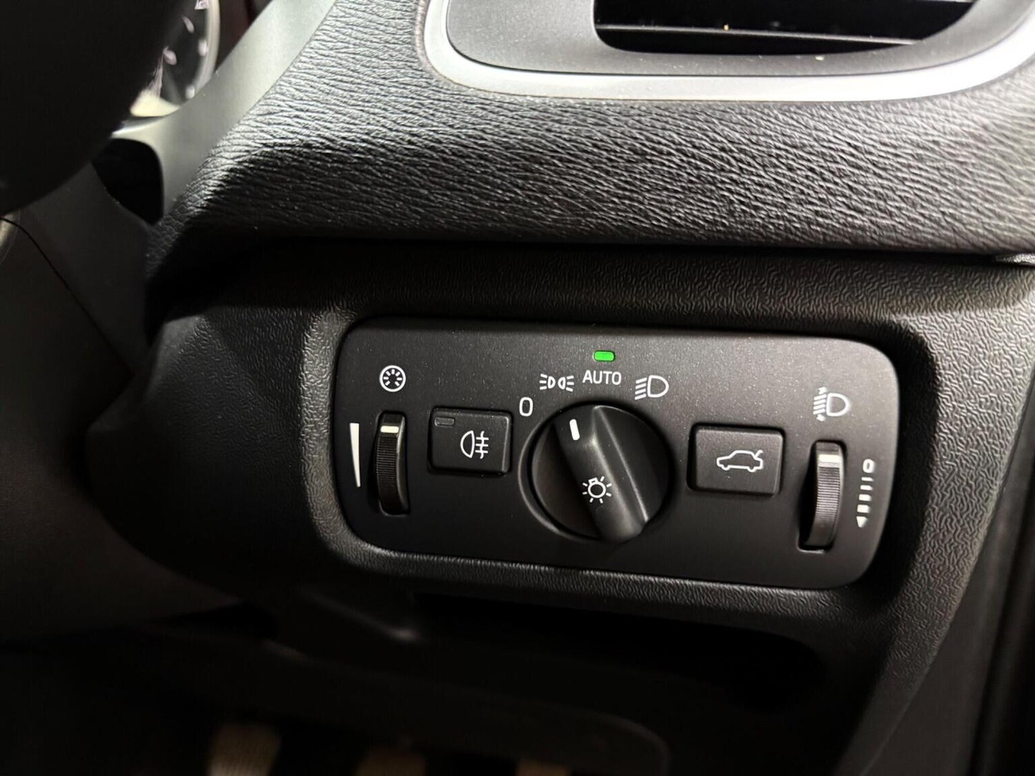 Used Volvo V40 2013 for sale - 78070514: Photo 33