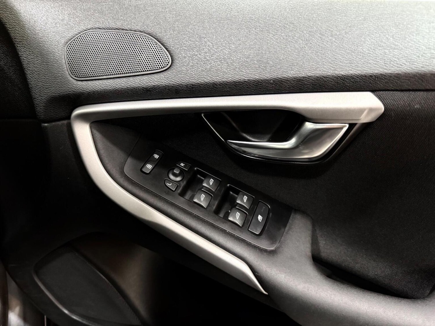 Used Volvo V40 2013 for sale - 78070514: Photo 34