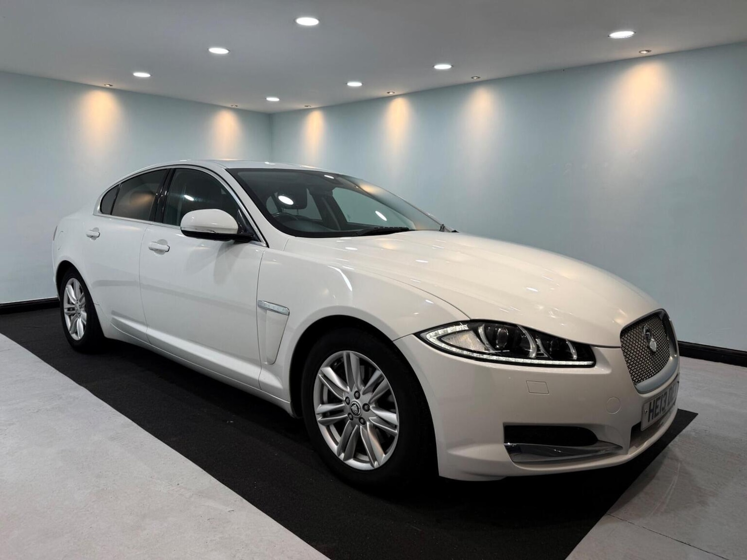 Used Jaguar XF 2013 for sale - 76837052: Photo 1