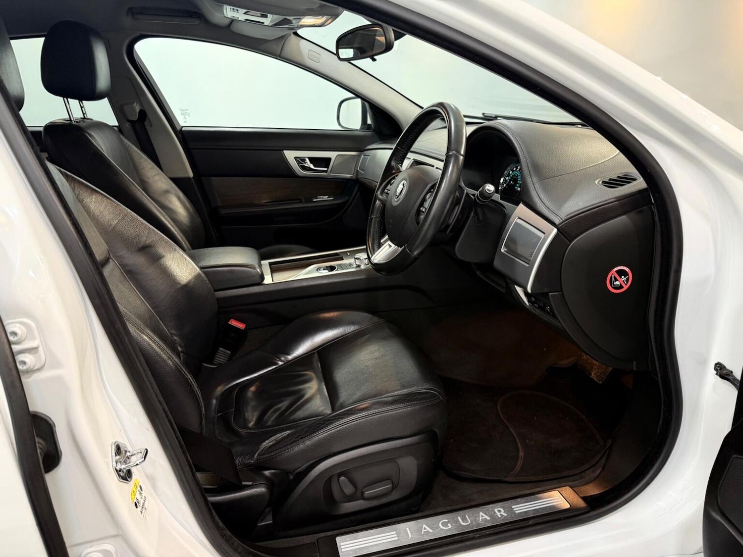 Used Jaguar XF 2013 for sale - 76837052: Photo 11