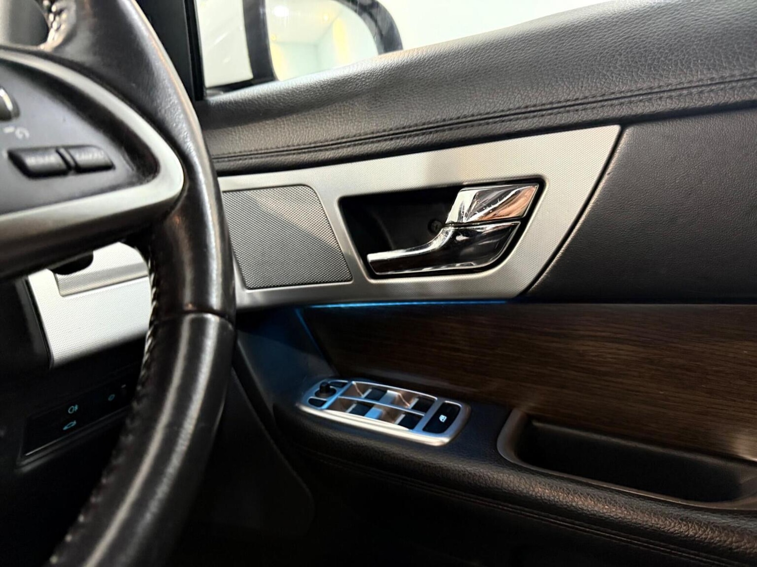 Used Jaguar XF 2013 for sale - 76837052: Photo 18