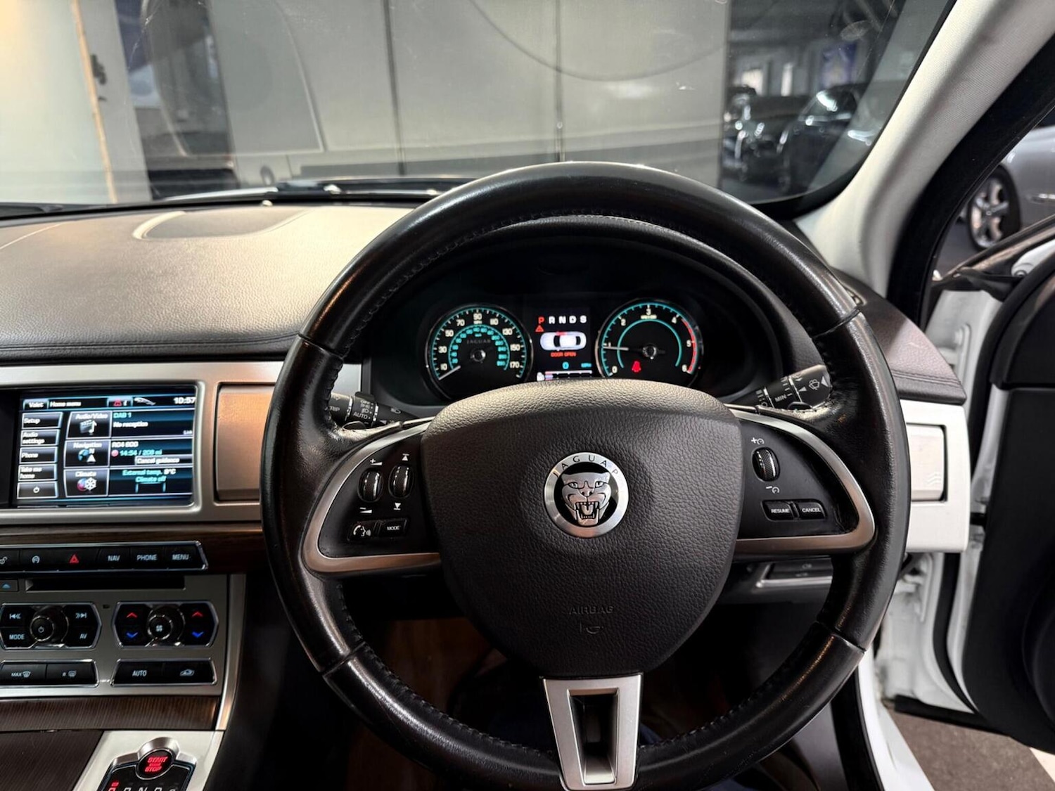 Used Jaguar XF 2013 for sale - 76837052: Photo 25