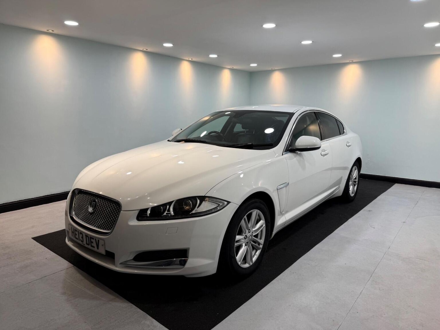 Used Jaguar XF 2013 for sale - 76837052: Photo 3