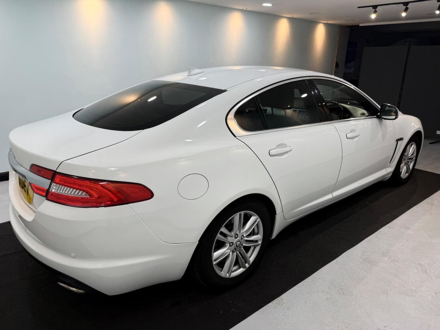 Used Jaguar XF 2013 for sale - 76837052: Photo 8