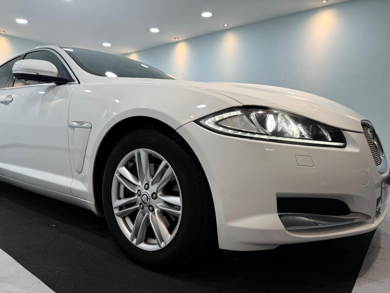 Used Jaguar XF 2013 for sale - 76837052: Photo 9