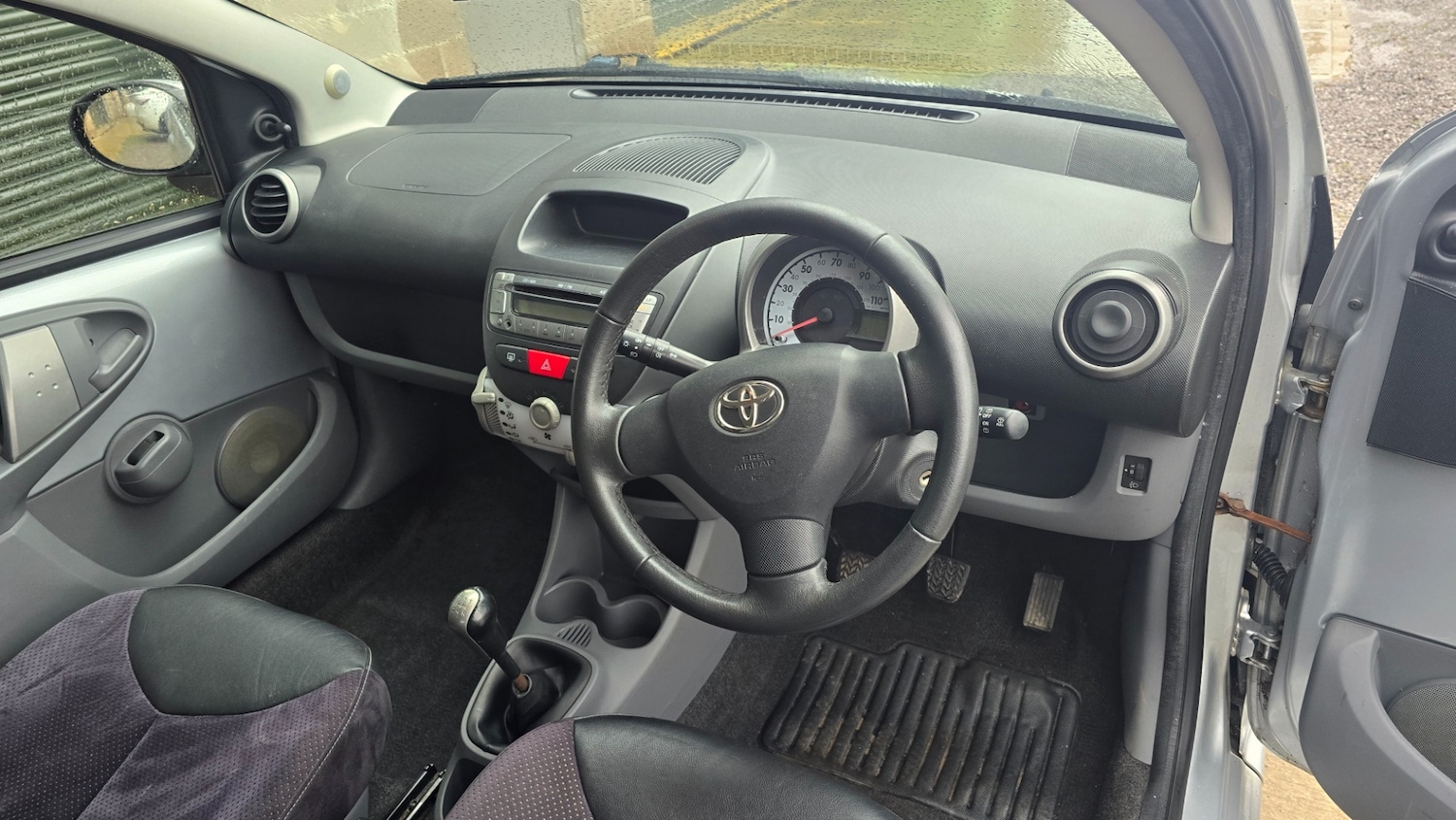 Used Toyota AYGO 2011 for sale - 77431453: Photo 8