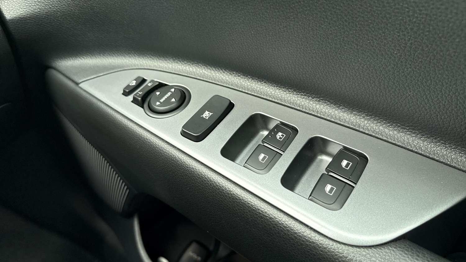 Used Kia Stonic 2022 for sale - 76307204: Photo 33