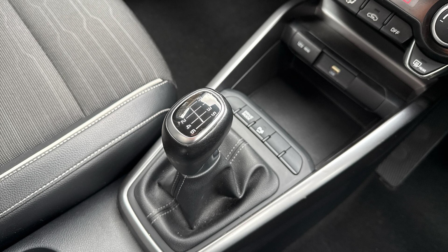 Used Kia Stonic 2022 for sale - 76307204: Photo 43