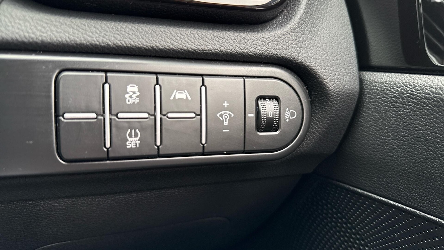 Used Kia XCeed 2023 for sale - 76306352: Photo 36