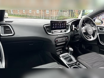 Used Kia XCeed 2023 for sale - 76306352: Photo