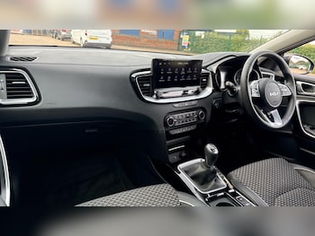 Used Kia Ceed 2025 for sale - 76306436: Photo