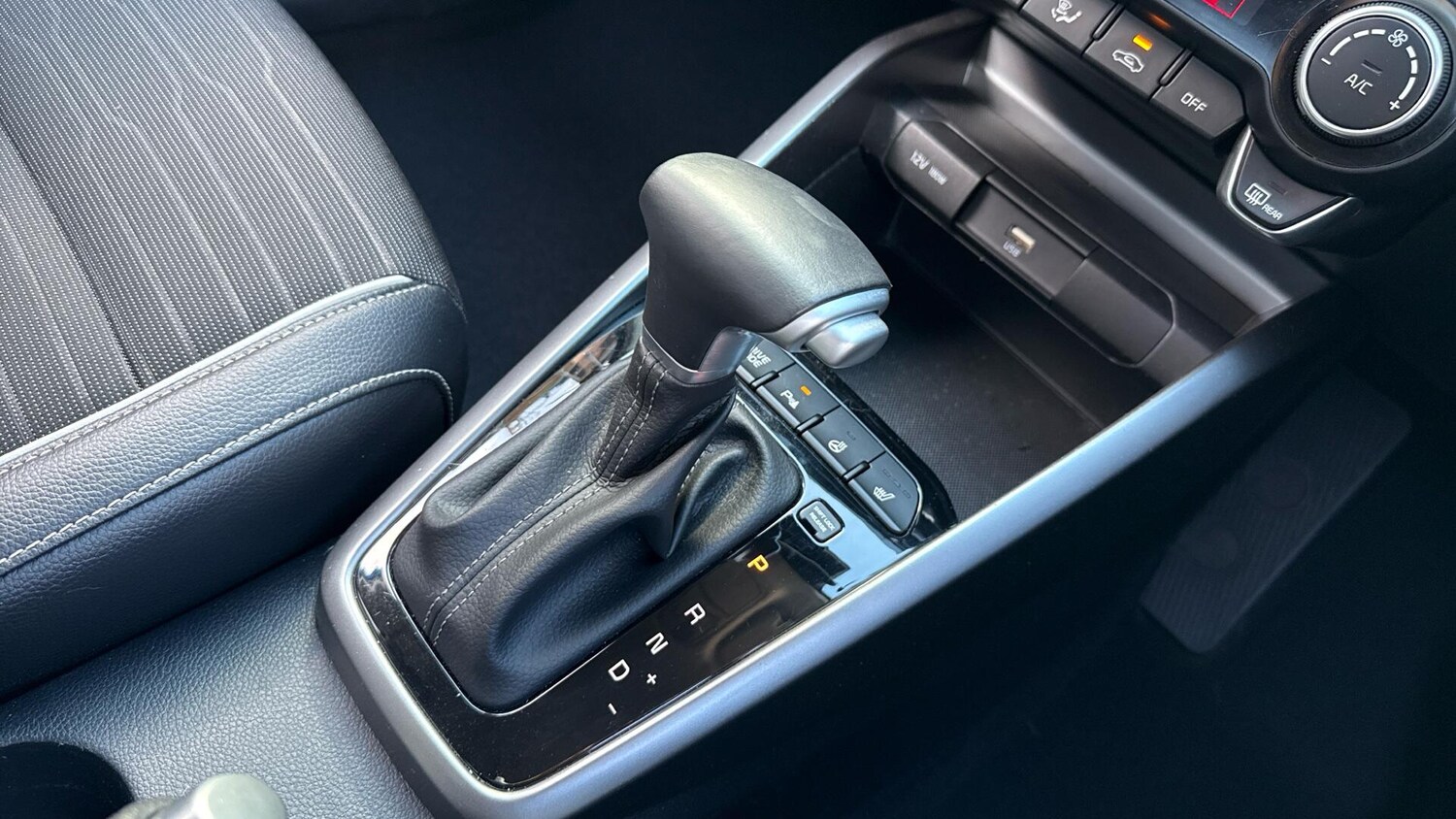 Used Kia Stonic 2022 for sale - 76561718: Photo 45