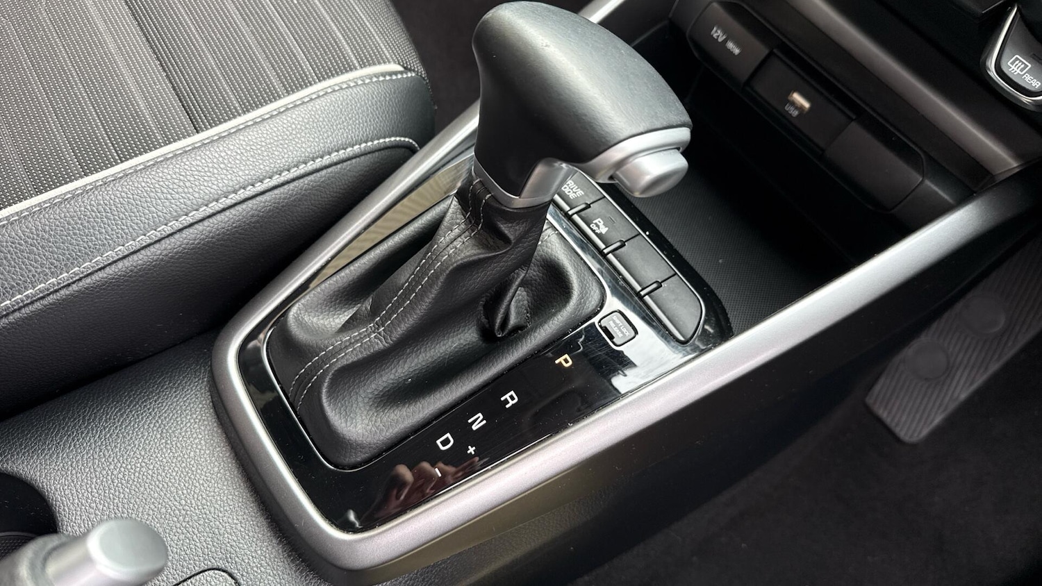 Used Kia Stonic 2022 for sale - 76306415: Photo 44