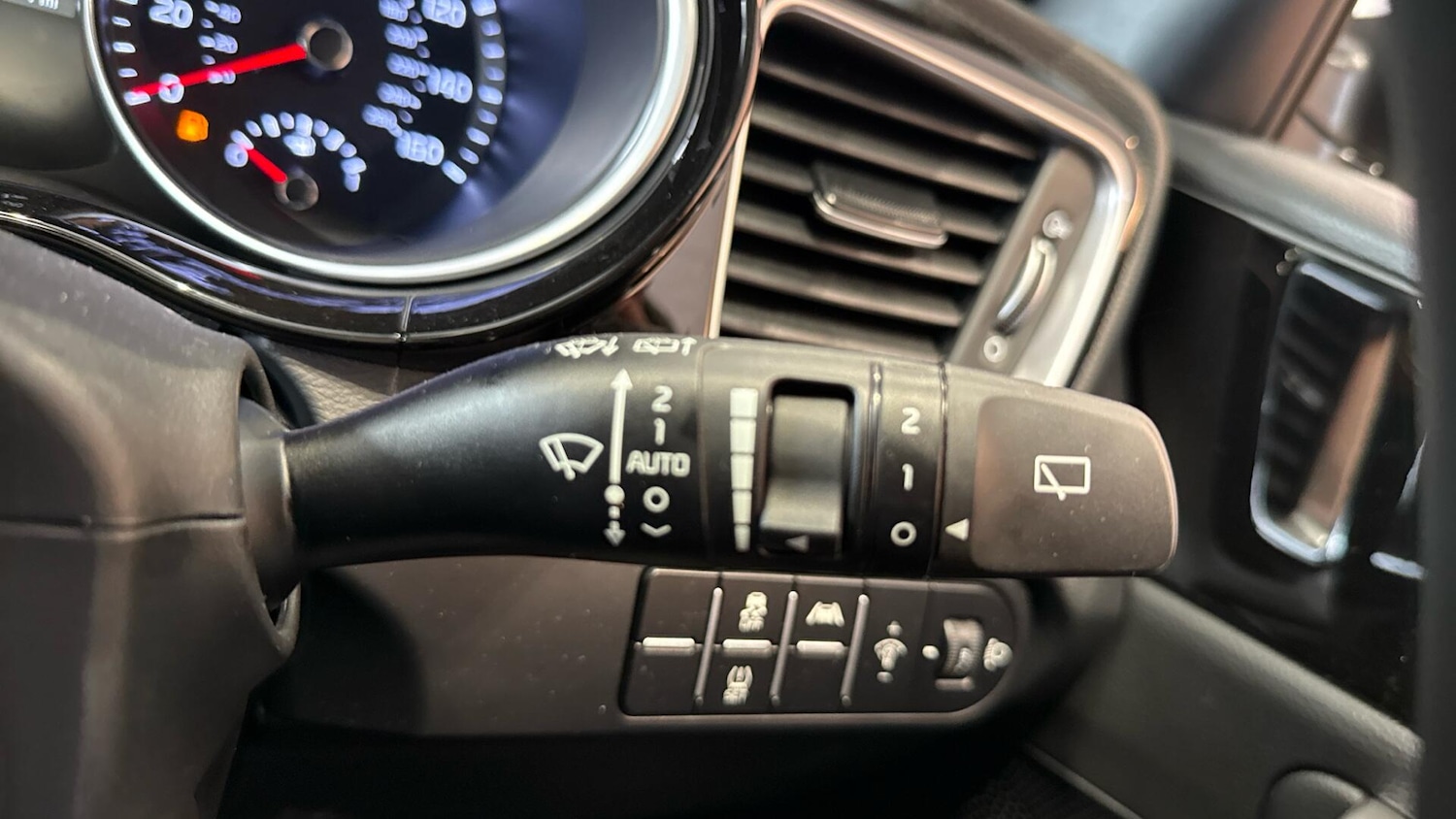 Used Kia XCeed 2025 for sale - 76388470: Photo 35